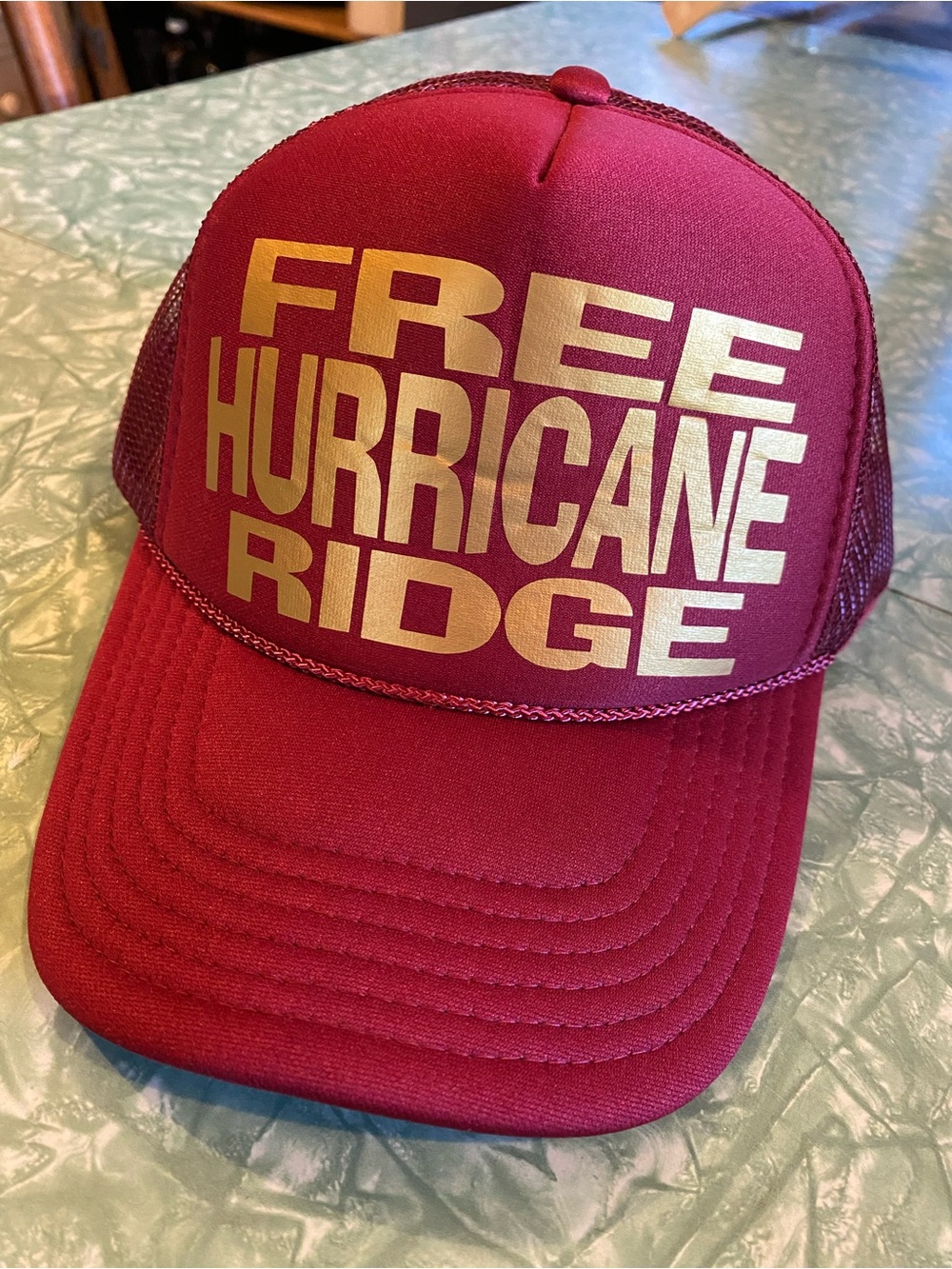 Nice Vintage “Free Hurricane Ridge” Maroon Otto Trucker SnapBack Hat
